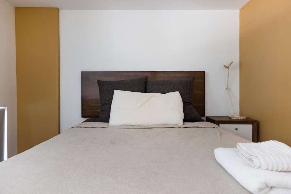 Dekalb by Rove Travel Duplex Loft w Terrace