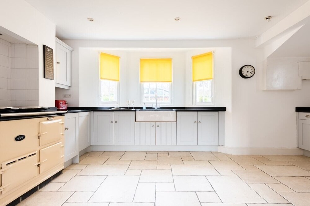 The Glasshouse Escape - 5BDR Victorian Jewel with Modern Twists in Jericho