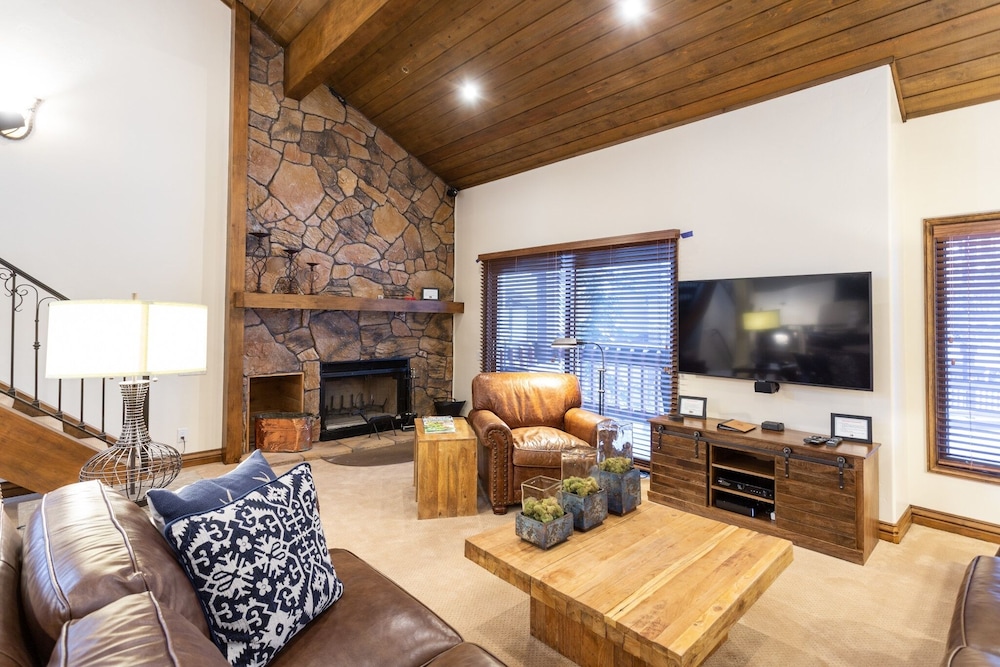 Ridgepoint at Deer Valley Resort - Three Bedroom with Hot Tub #124 3 Condo