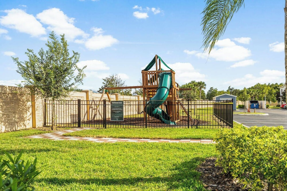 Family Getaway 3BR 2BA Lucaya Resort