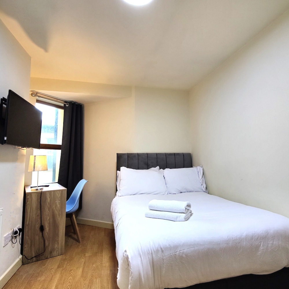 Liverpool Stays - City Centre Rooms view 2