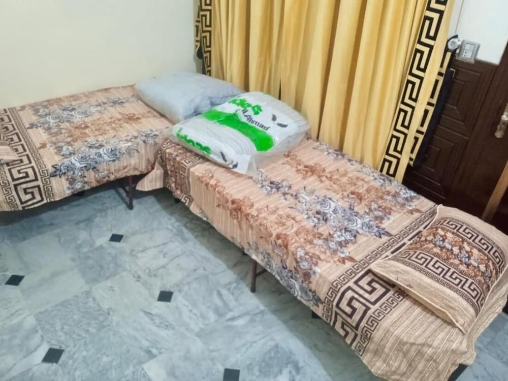 Room-room 13 Serene Retreat in Rawalpind