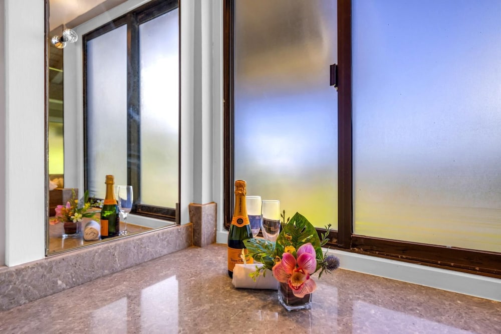 NEW KBM Resorts Free CAR Kapalua Bay Villas Ocean View 1-bedroom Condo Steps to Beach With Spacious Lanai! Kbv-24g3