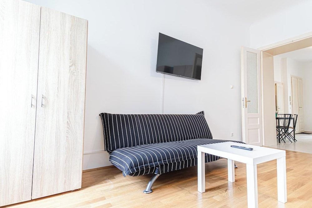 Comfy 2BR Flat Belvedere Vicinity