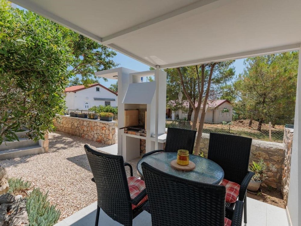 Charming Apartments Tome With Pool