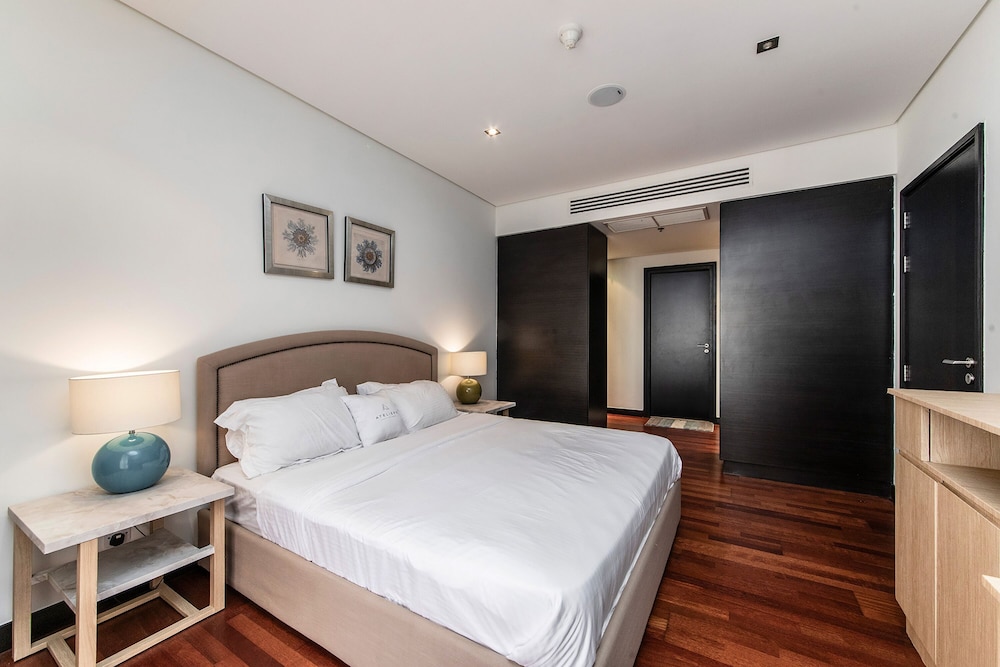 Exotic Apartments at Royal Amwaj