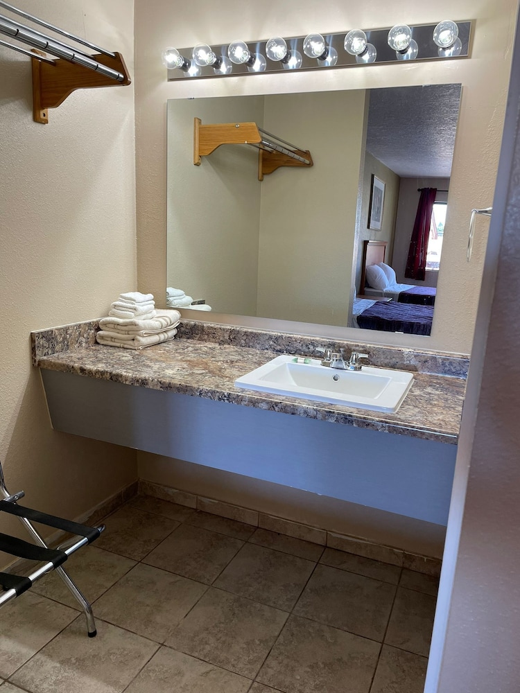 Centralia Inn