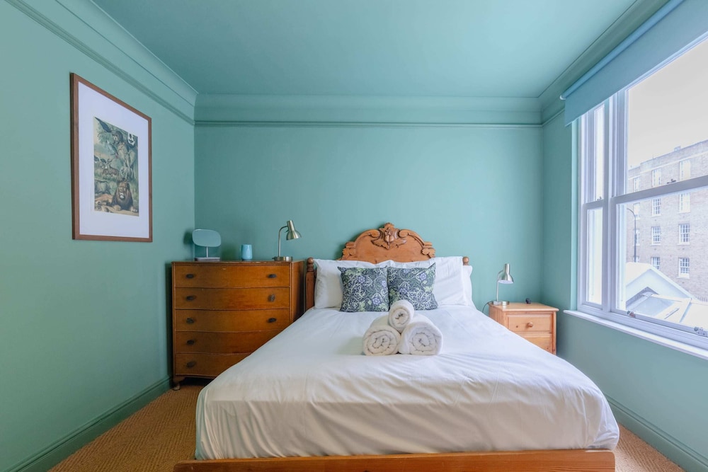 3 Bed House, Sleeps 8 - Near St Pancras