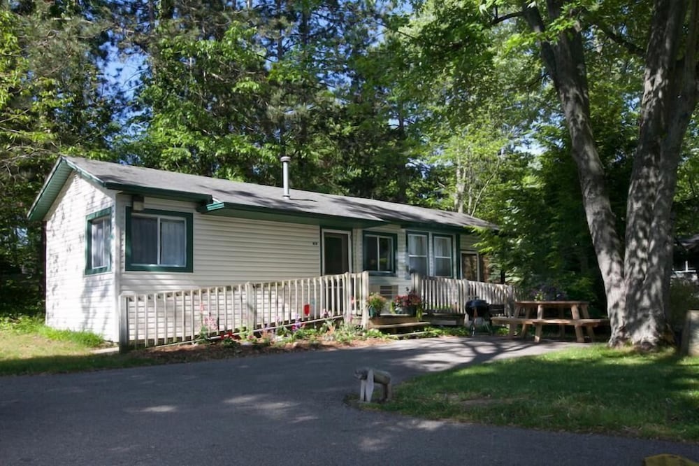 Goshorn Lake Cottages