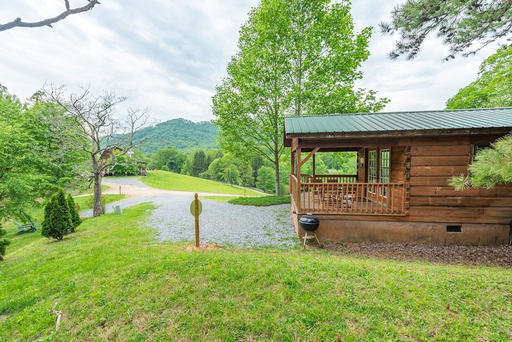 Engadine Inn  Cabins - Property Image 113