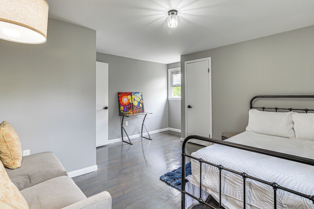 3 Mi to Main St: Modern New Paltz Home