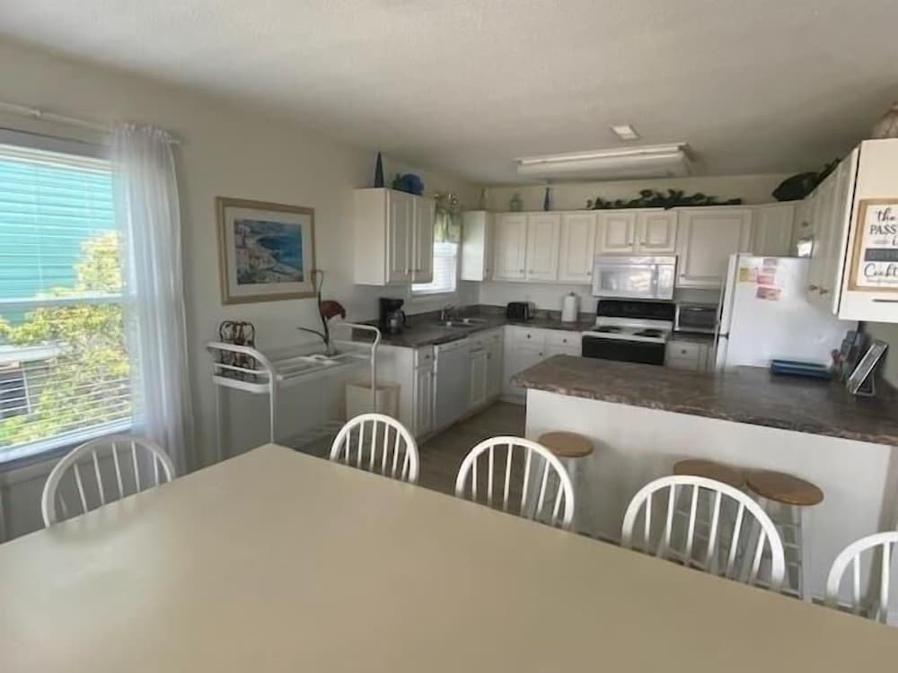 Due South - 5 Br Home