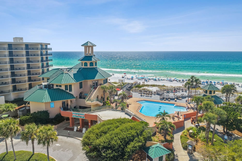 Luau Resort by Panhandle Getaways