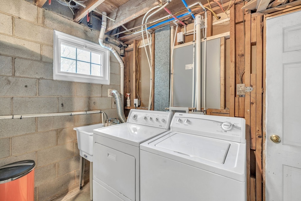 Upscale Escape Game Room & Spa-like Baths 4 Bedroom Home