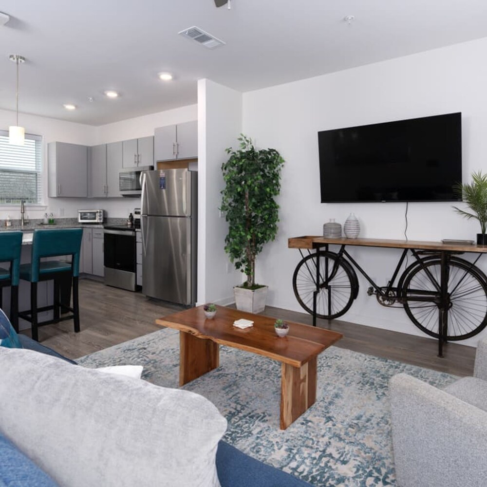 2BR Townhouse w Garage view 3