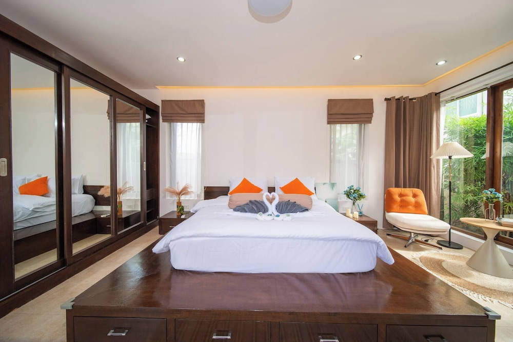 Spacious Private 4 BR Villa With a Working Office