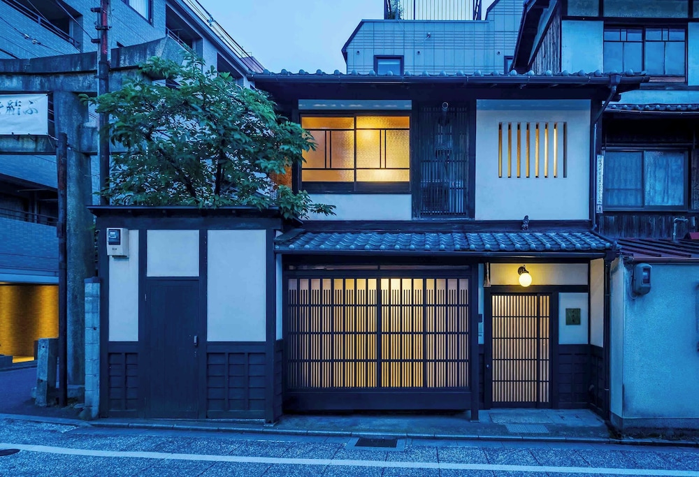Gion Koyuan