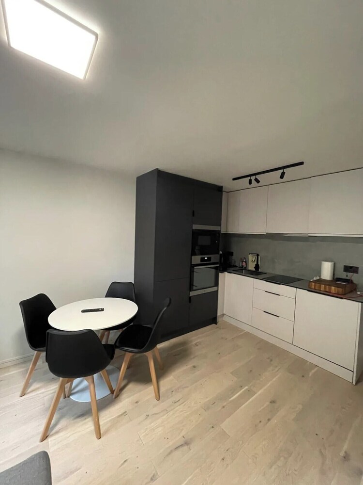 Modern & Compact 1BD Flat - Caledonian Road