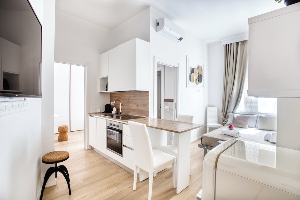 Old Milan Navigli Family Apartments