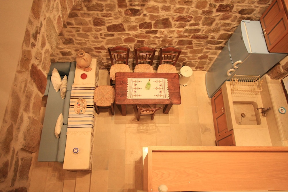 Lithos Traditional Houses