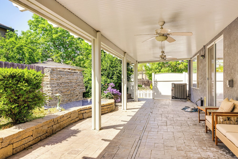 5 Mi to Dtwn Modesto: Family Home w/ Patio!