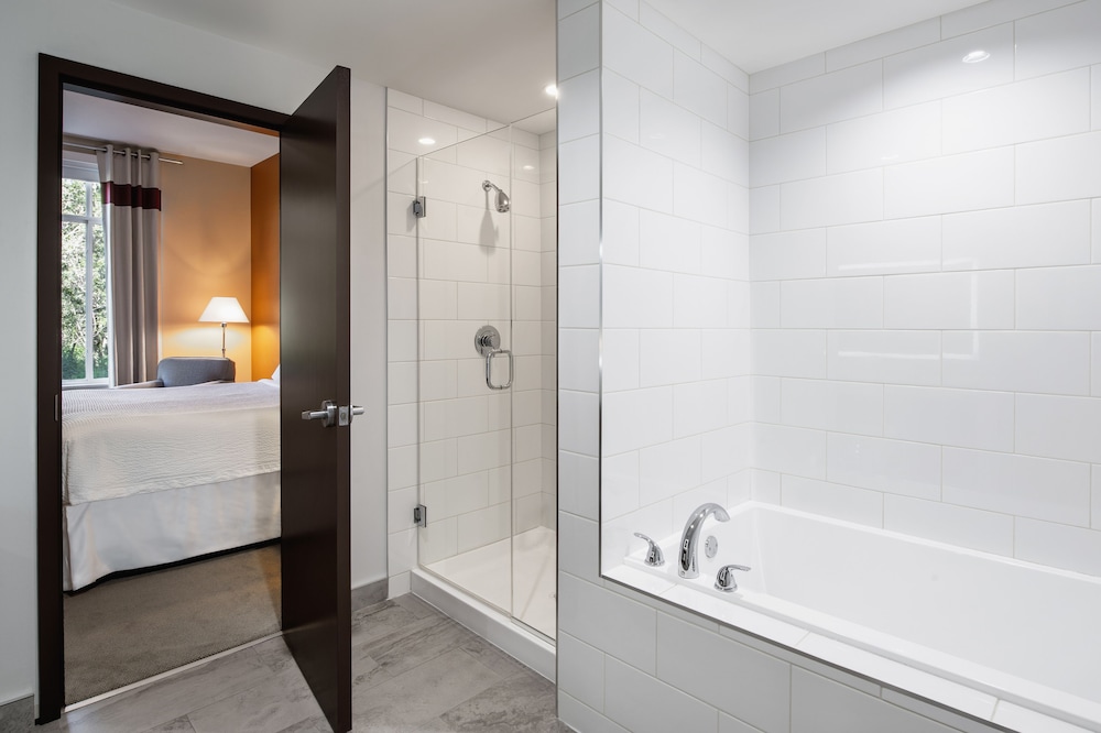 Grande Prairie Vacations - Four Points by Sheraton Grande Prairie - Property Image 3