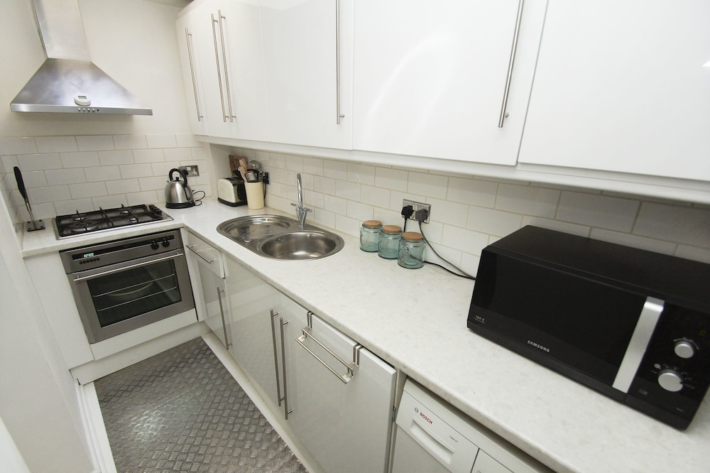 Marine Gardens Central by Brighton Holiday Lets