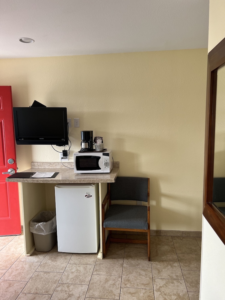 All Star Inn & Suites