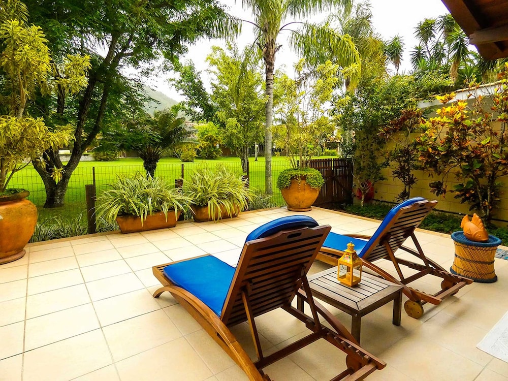 Casa c Wi-fi Jacuzzi e Churrasqueira em Guaec SP