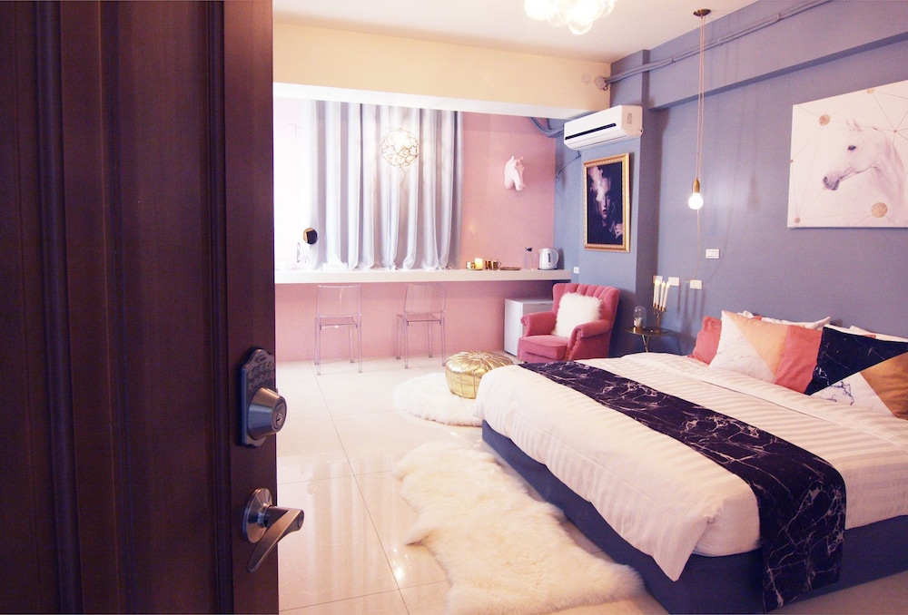 Pink Flatette