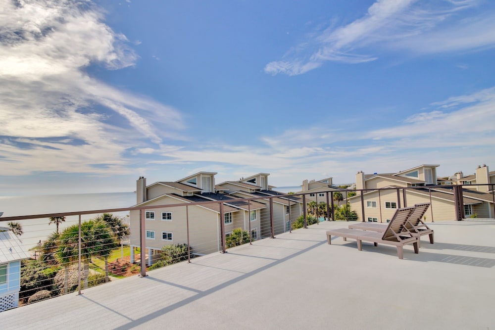 7 Beachwood East by Avantstay Steps to the Beach Ocean Views Hot Tub 7bdr