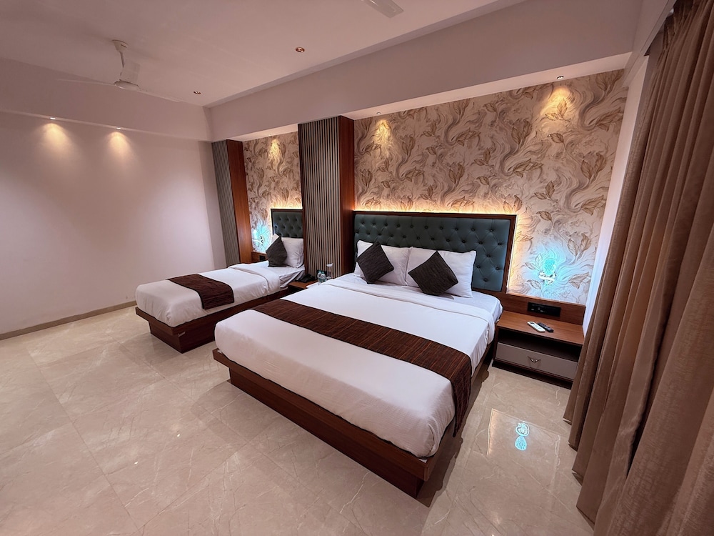 Hotel Saffron Grand Thane