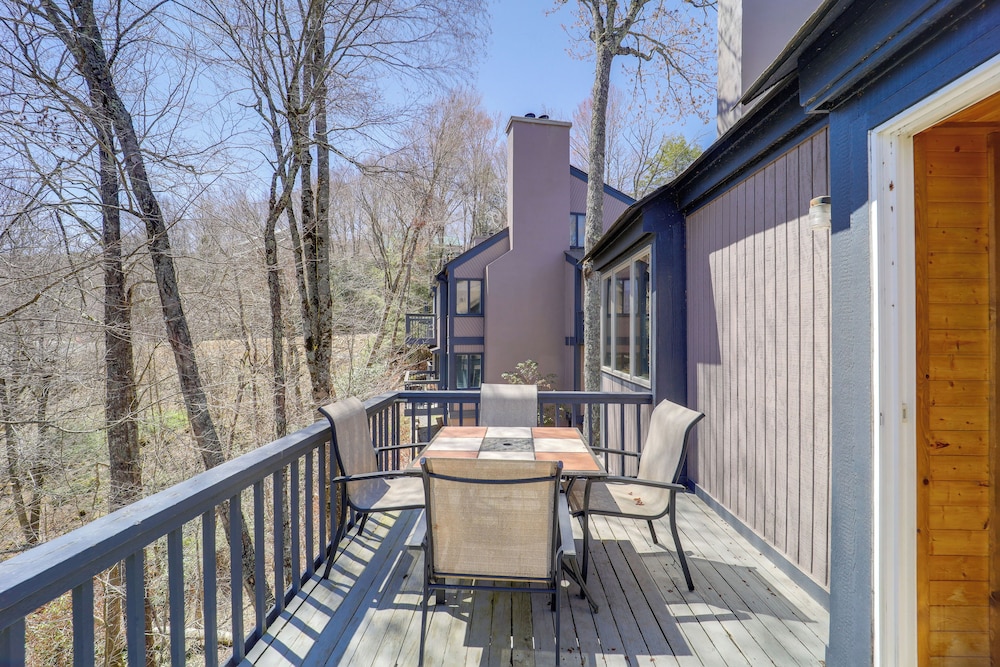 Walk to Ski Slopes: Sugar Mountain Unit w/ Balcony
