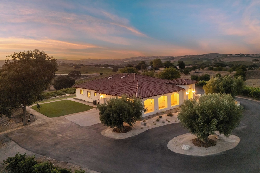Wine Country Escape w/ Views + Wine Cellar & Gym Caterina Dusi Vineyard by Avantstay