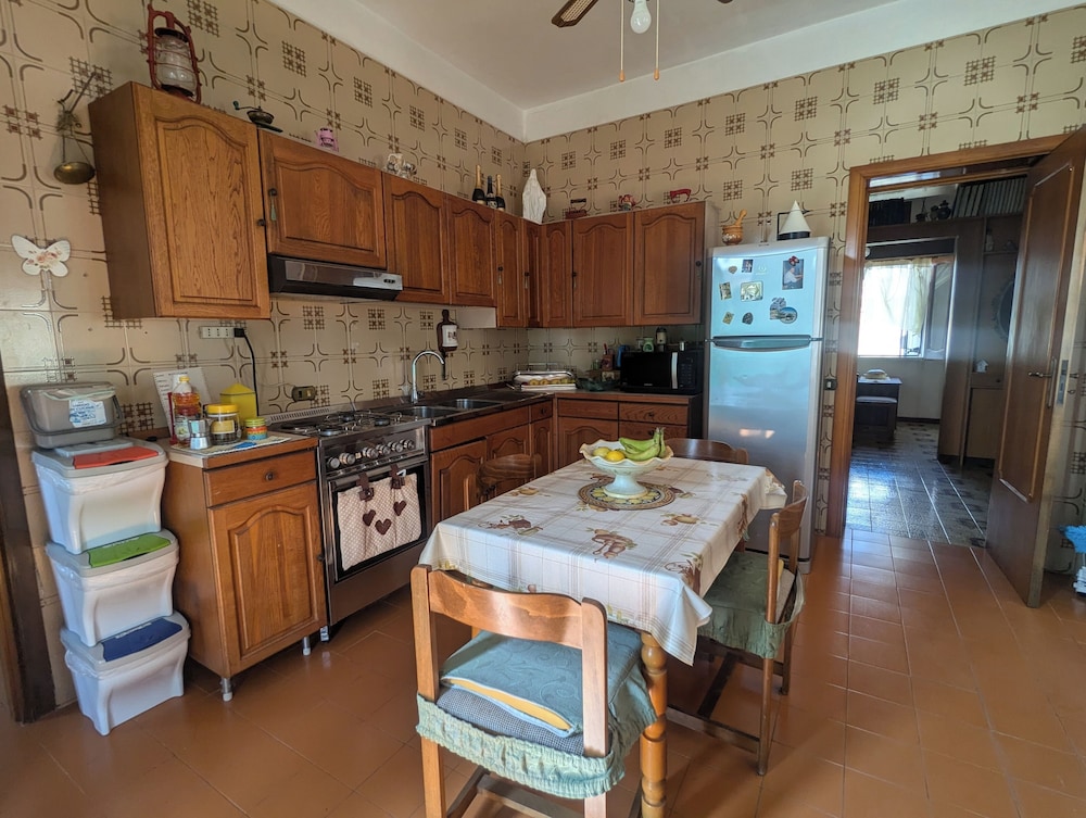 Sicilian Apt in Donnalucata-sleeps 4- 2 Min Beach