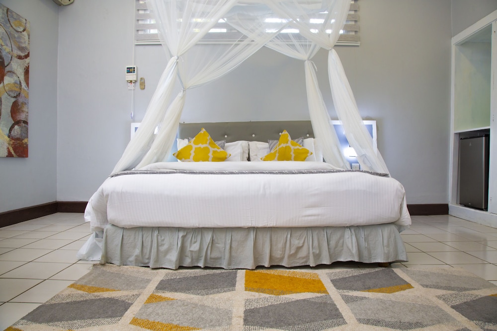 Best Western Jangwani Sea Breeze Hotel