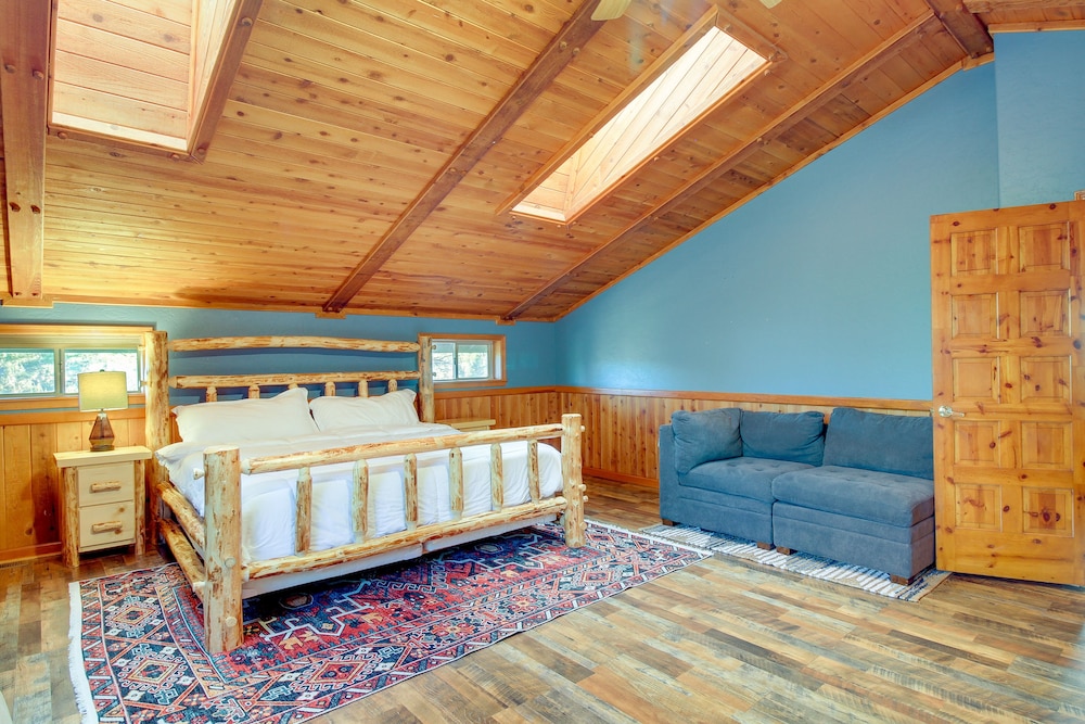 Dreamy Show Low Cabin w/ Deck on Over 2 Acres! view 4