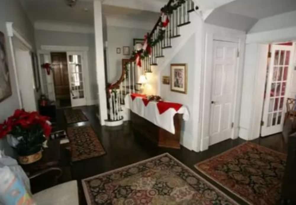 Six Acres Bed & Breakfast