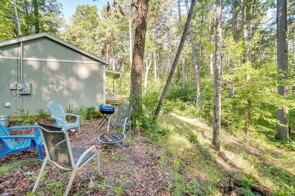 Cozy Demorest Cottage: Fire Pit & Porch view 3