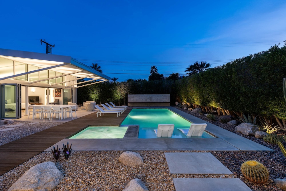 Luxury 4-bedroom Home With Pool Spa Stunning Mountain Views