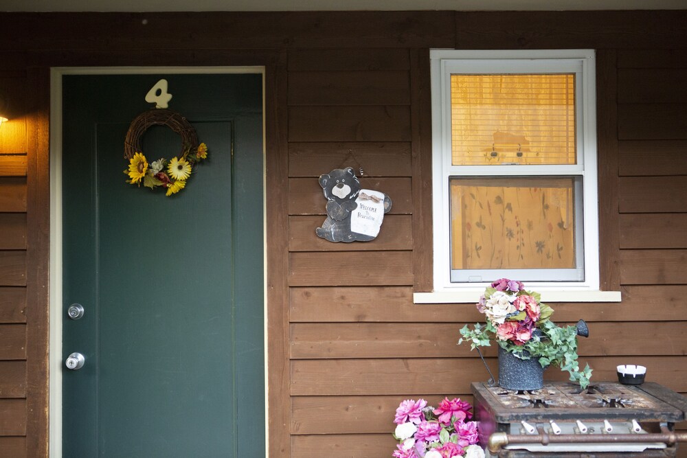The Chimney Rock Inn & Cottages