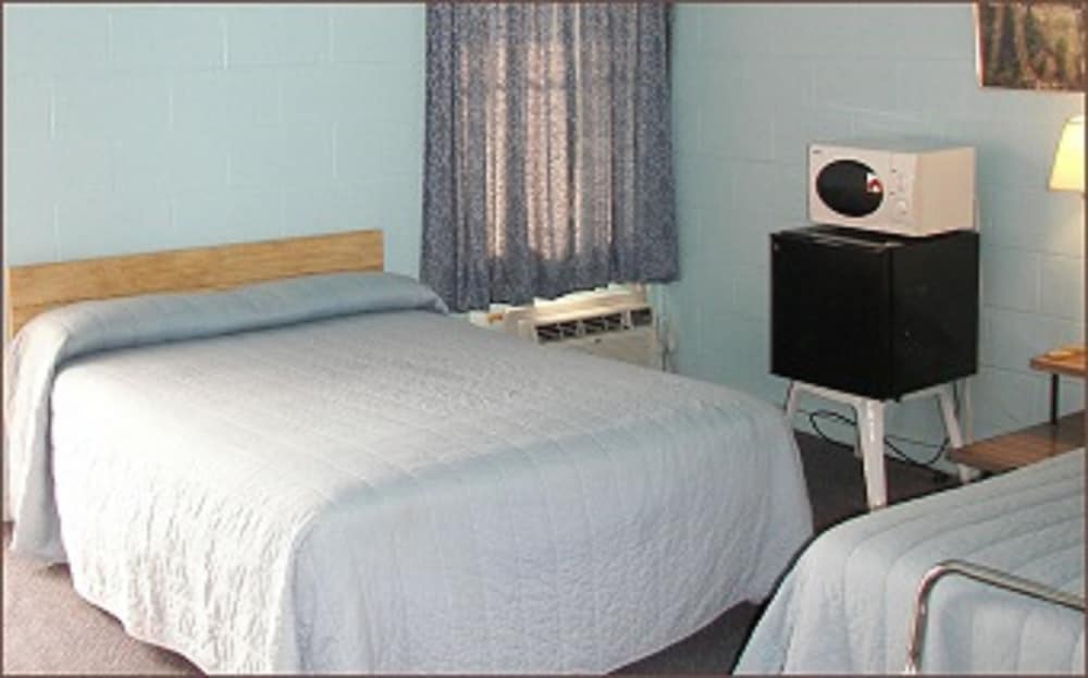 Holiday Host Motel
