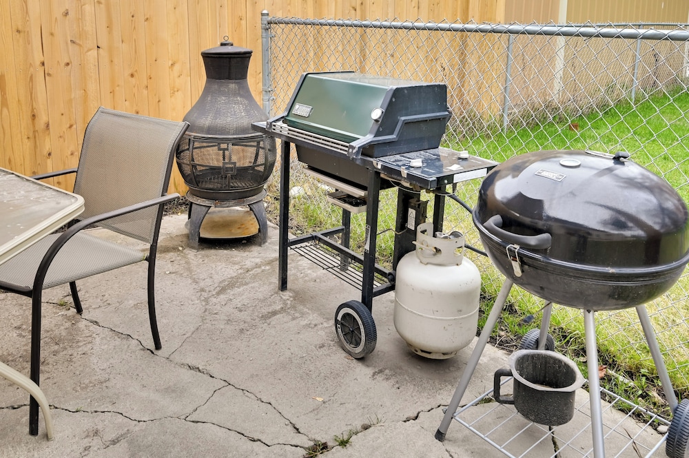 2 Mi to Fly Fishing: Bbq-ready Corvallis Apartment