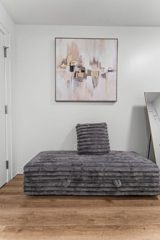 Furnished Apts near Harvard Stadium