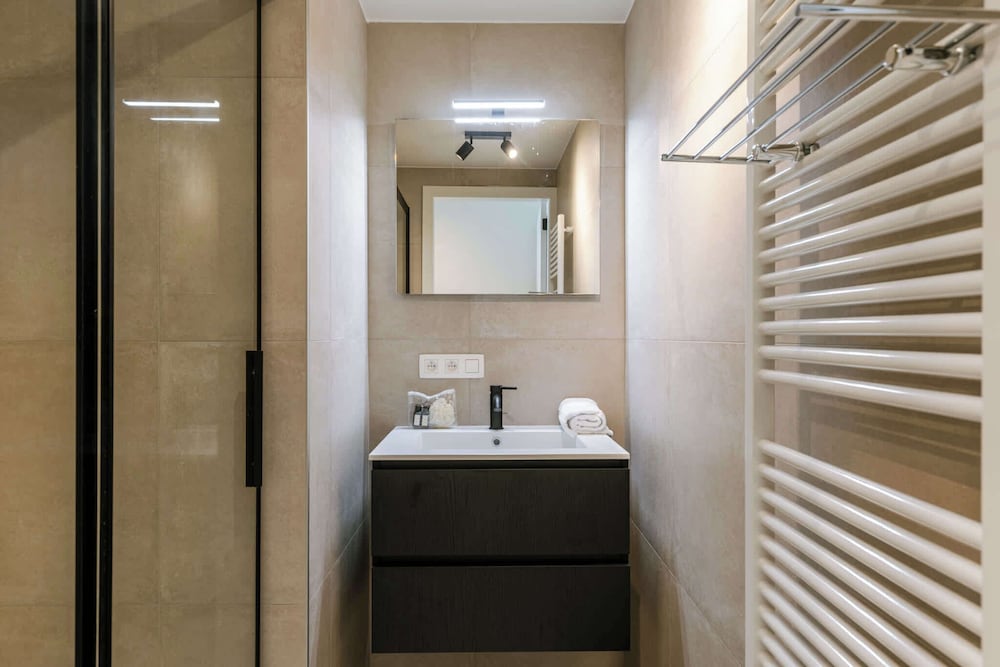 Huswell x Bel Air - Modern City Apartment With Terrace Designer Touches