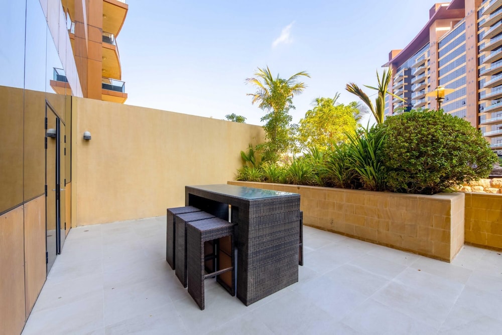 Chic Stay on the Palm wz Private Beach Access