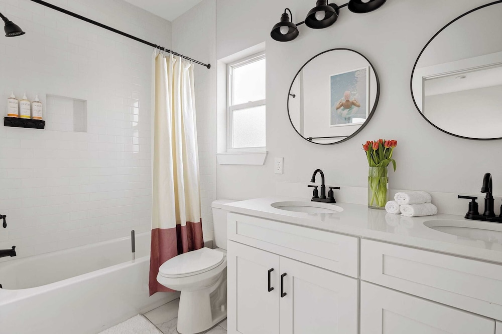 Beach Retreat w/ Putting Green, Hot Tub, 2 Free Bikes Golden Hour by Avantstay
