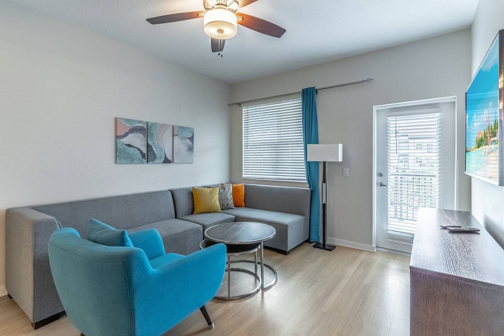 4001 Vista Cay