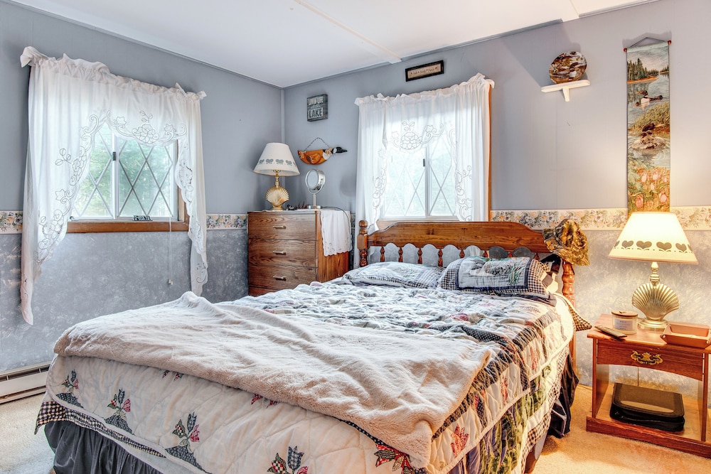 < 1 Mi to Lake Winnipesaukee: Family Winter Escape