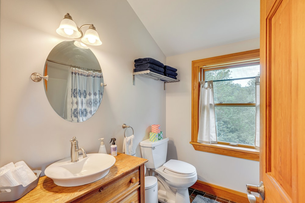 Family-friendly Retreat in Barre: 2 Spacious Decks view 2